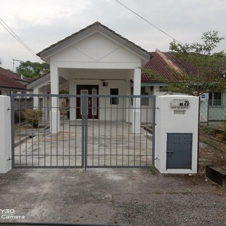 Imani Homestay Beach Gateway Bagan Lalang Kampong Bagan Lalang Exterior photo